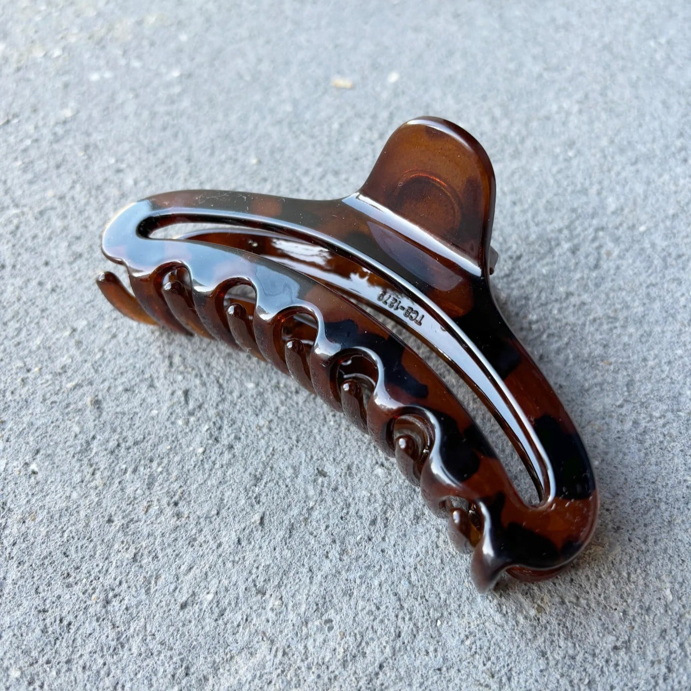 Zen Oval Hair Claw Clip