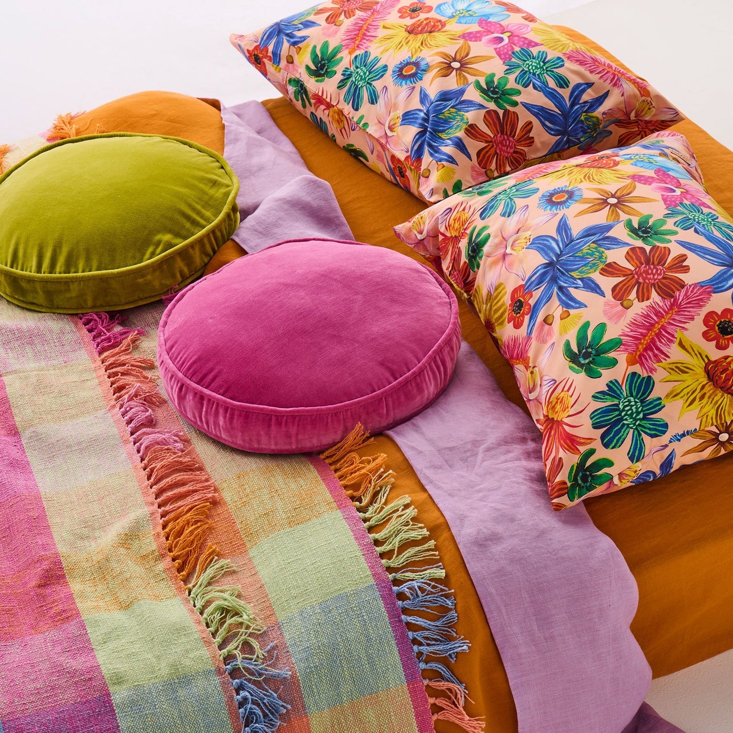 Pear Velvet Pea Cushion