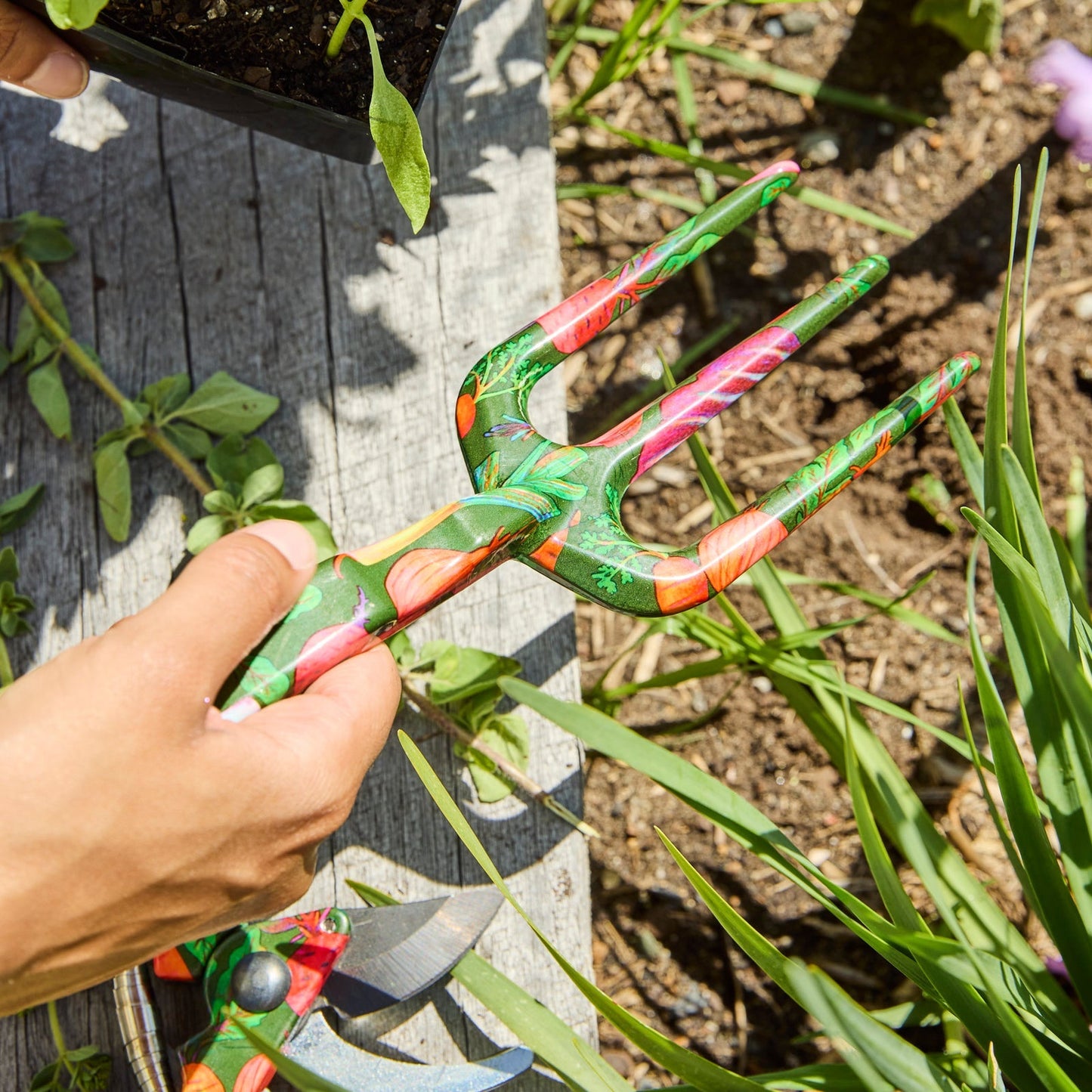 Veggie Soup Garden Tools and Gloves Set