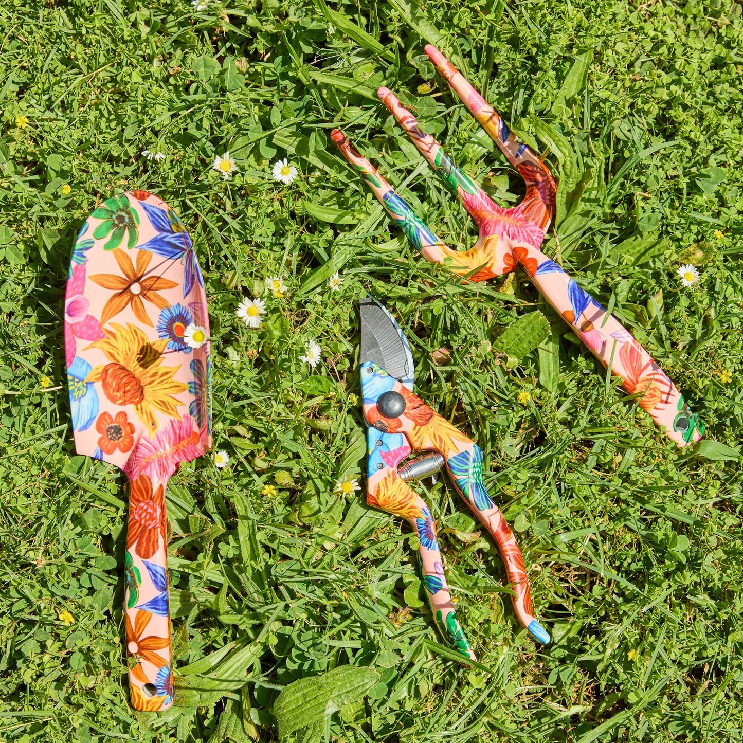 Wild Flowers In Bloom Garden Tools and Gloves Set