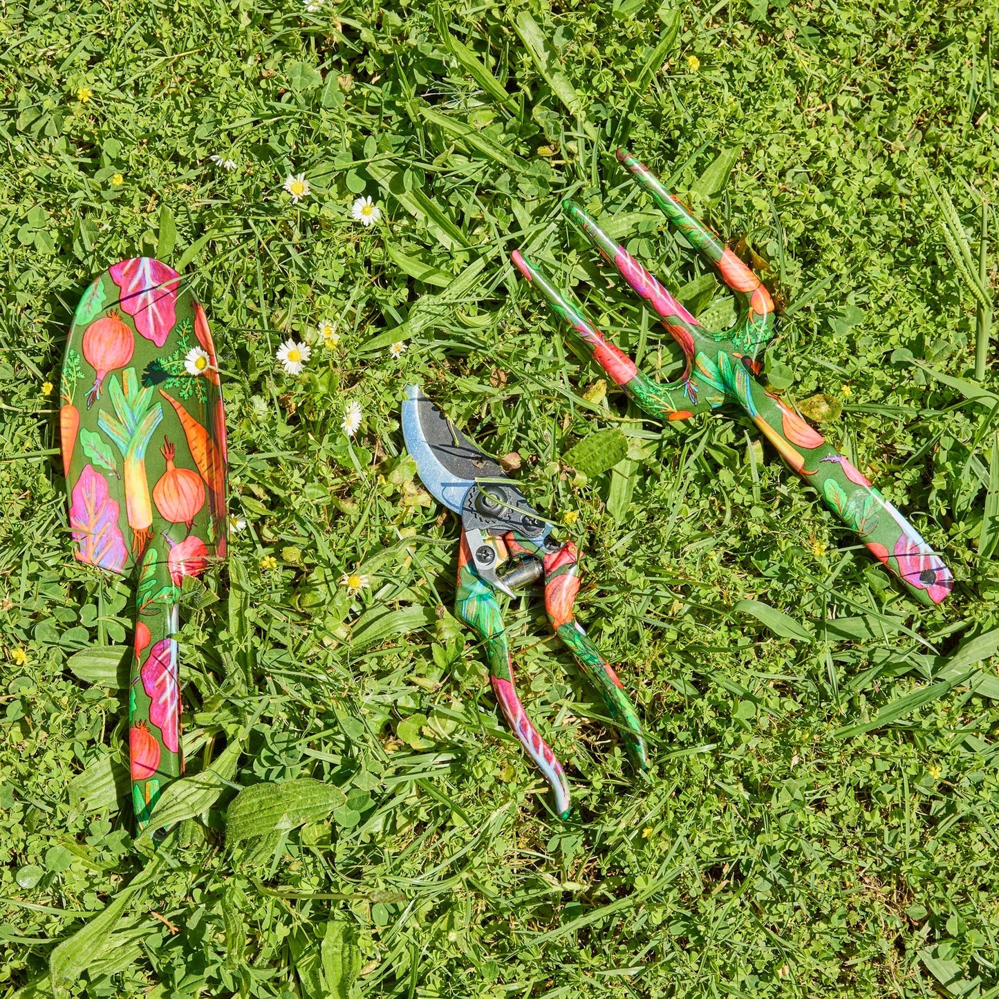 Veggie Soup Garden Tools and Gloves Set