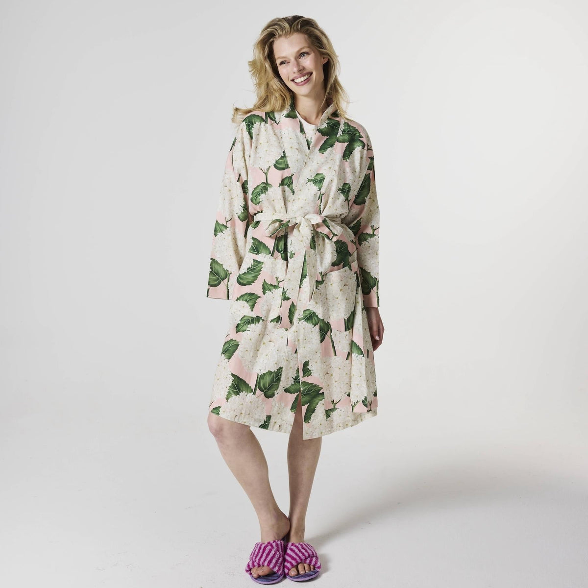 Hydrangea Pink Linen Robe