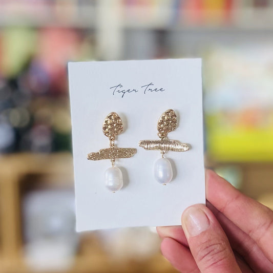 Serena Pearl Gold Earrings
