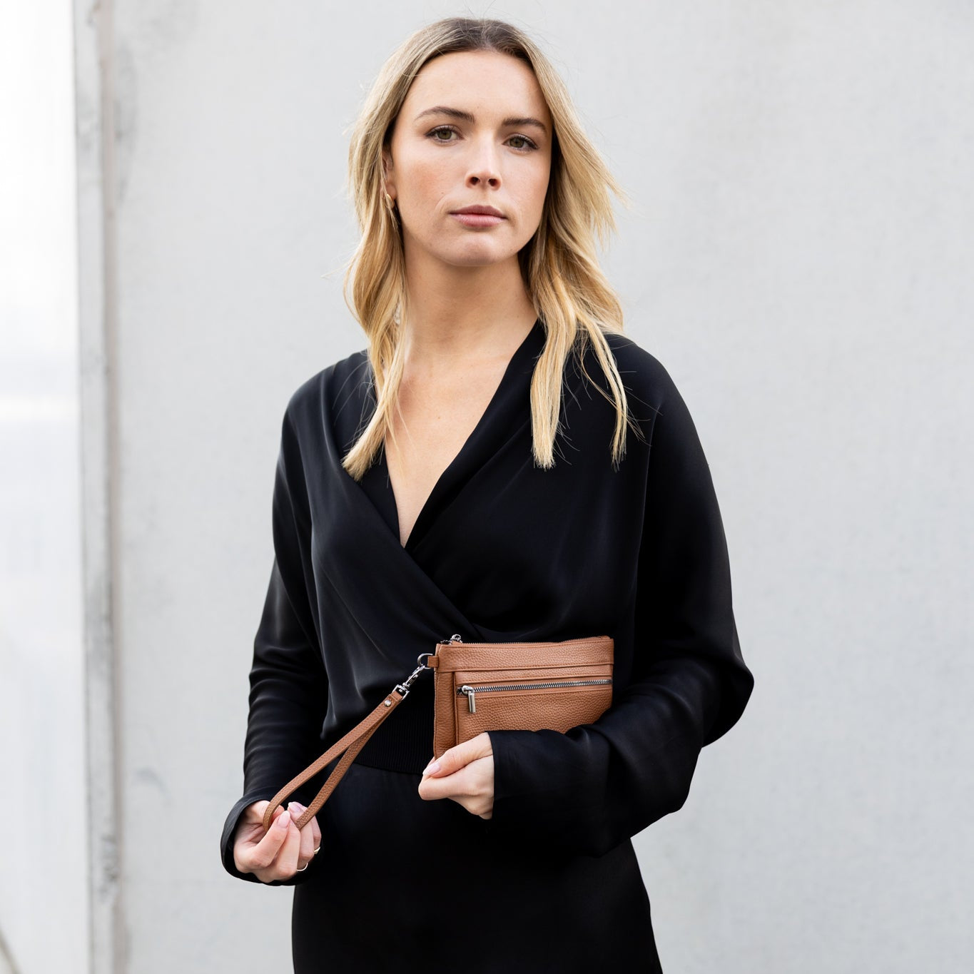 Bethany Zip Clutch Pebbled Tan