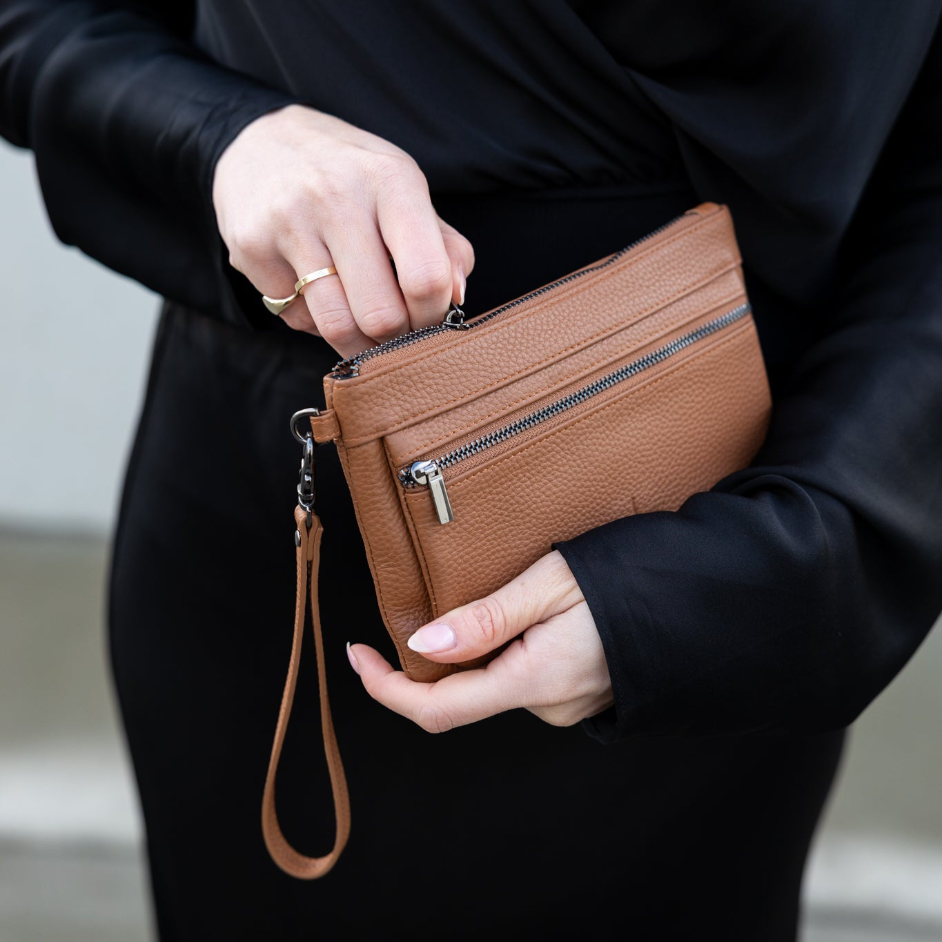 Bethany Zip Clutch Pebbled Tan