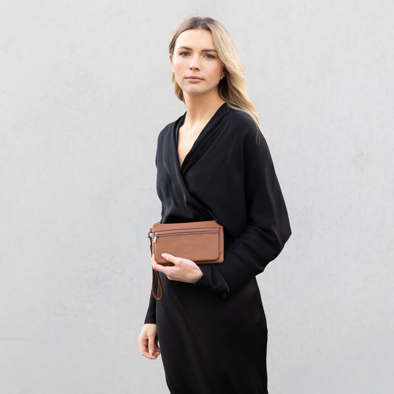 Bethany Zip Clutch Pebbled Tan