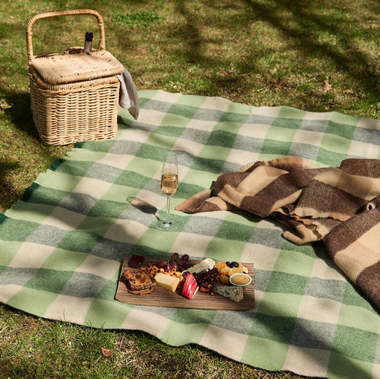 Traditional Check Picnic Rug in Acacia Green